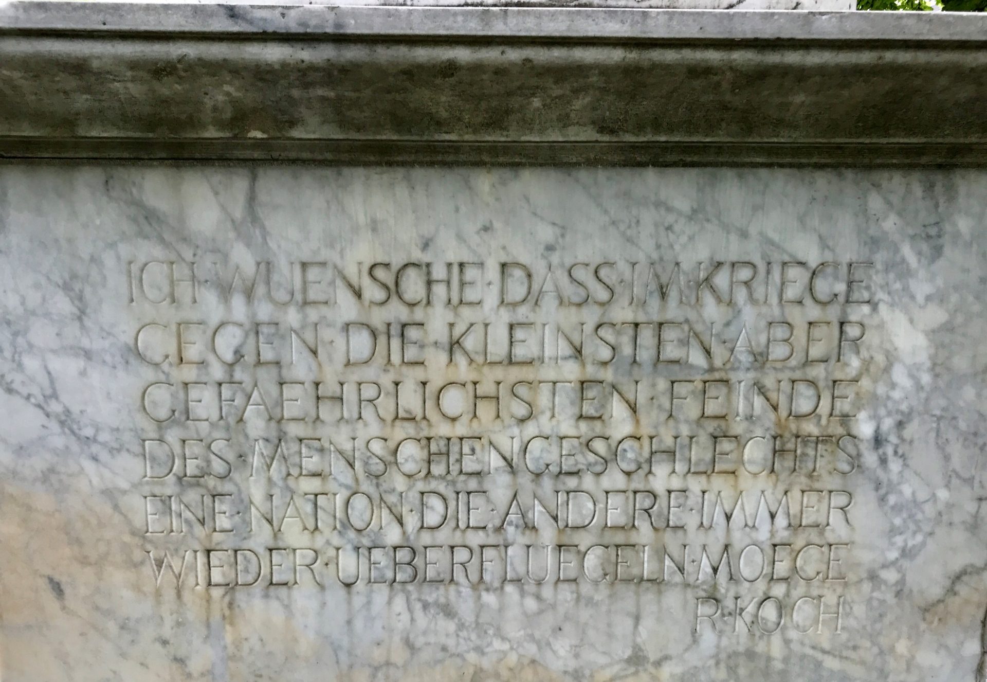 Robert Koch monument, Berlin (3).jpg